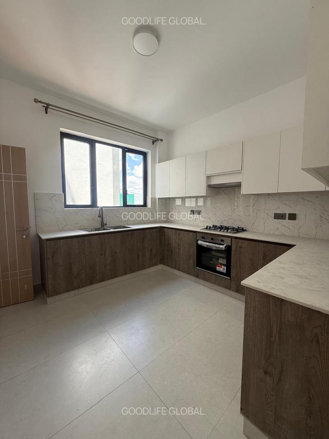 3 Bed Apartment with En Suite at Brookside - 7