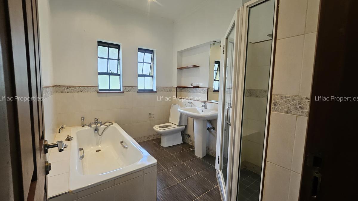 5 Bed House with En Suite in Runda - 10