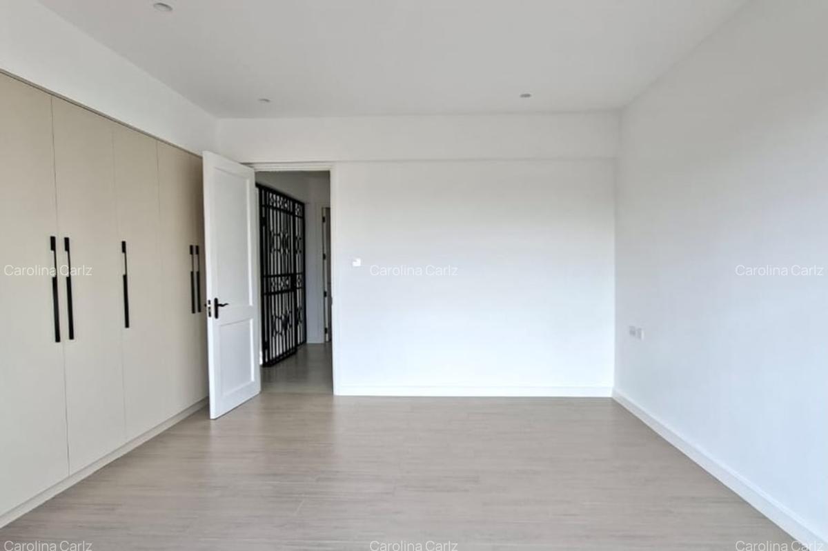 4 Bed House with En Suite at Brookside Drive - 10