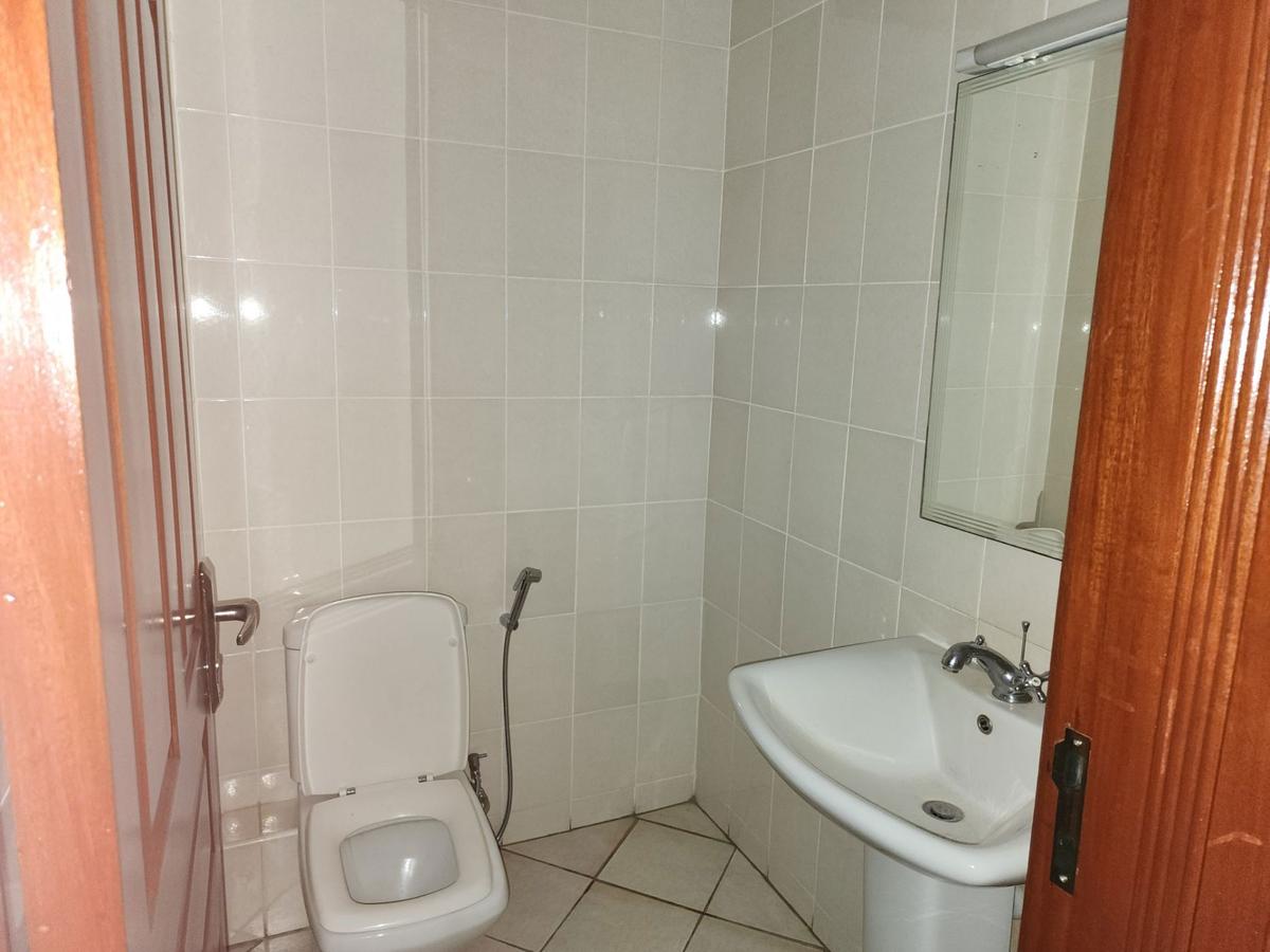 3 Bed Apartment with En Suite in Westlands Area - 12