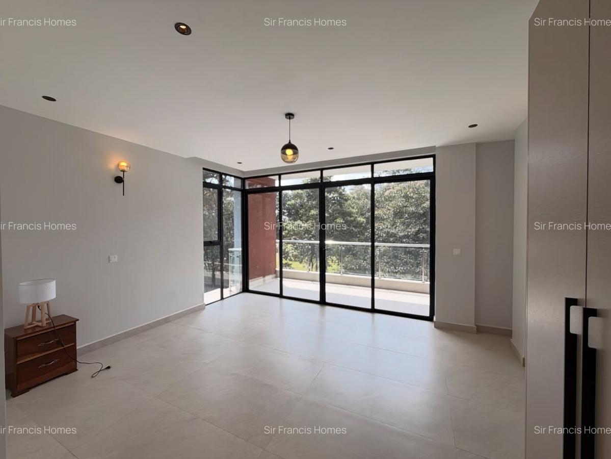 5 Bed Villa with En Suite at Tree Lane - 2