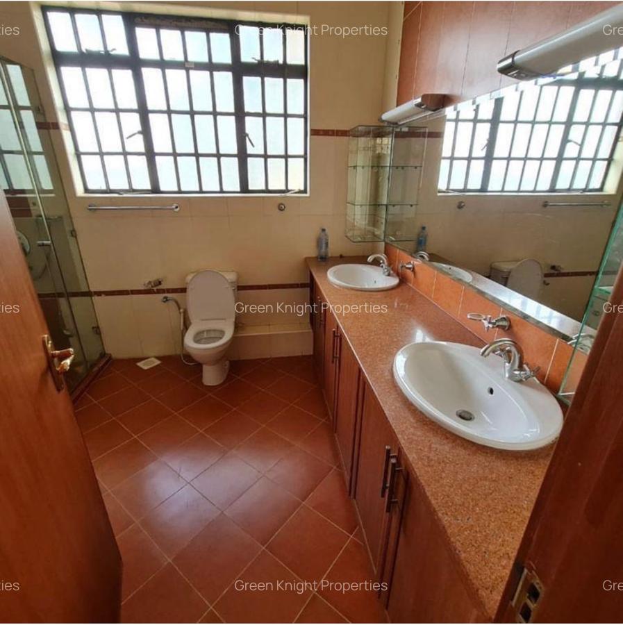 4 Bed Townhouse with En Suite in Lavington - 3