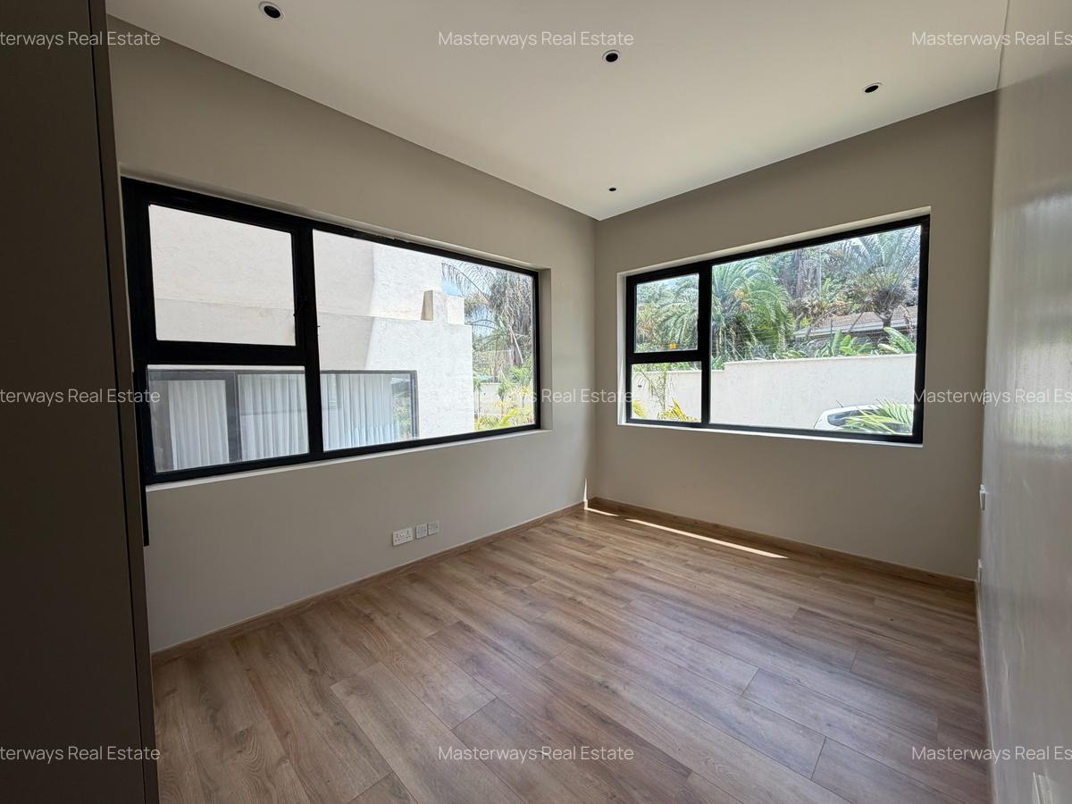 5 Bed Villa with En Suite in Lavington - 4