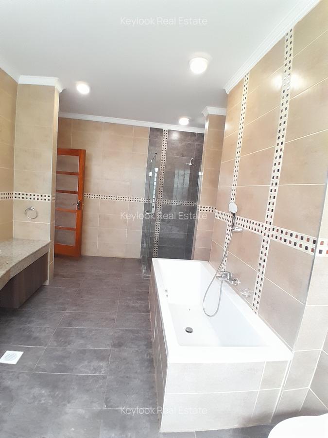 5 Bed Townhouse with En Suite at Lavington - 8