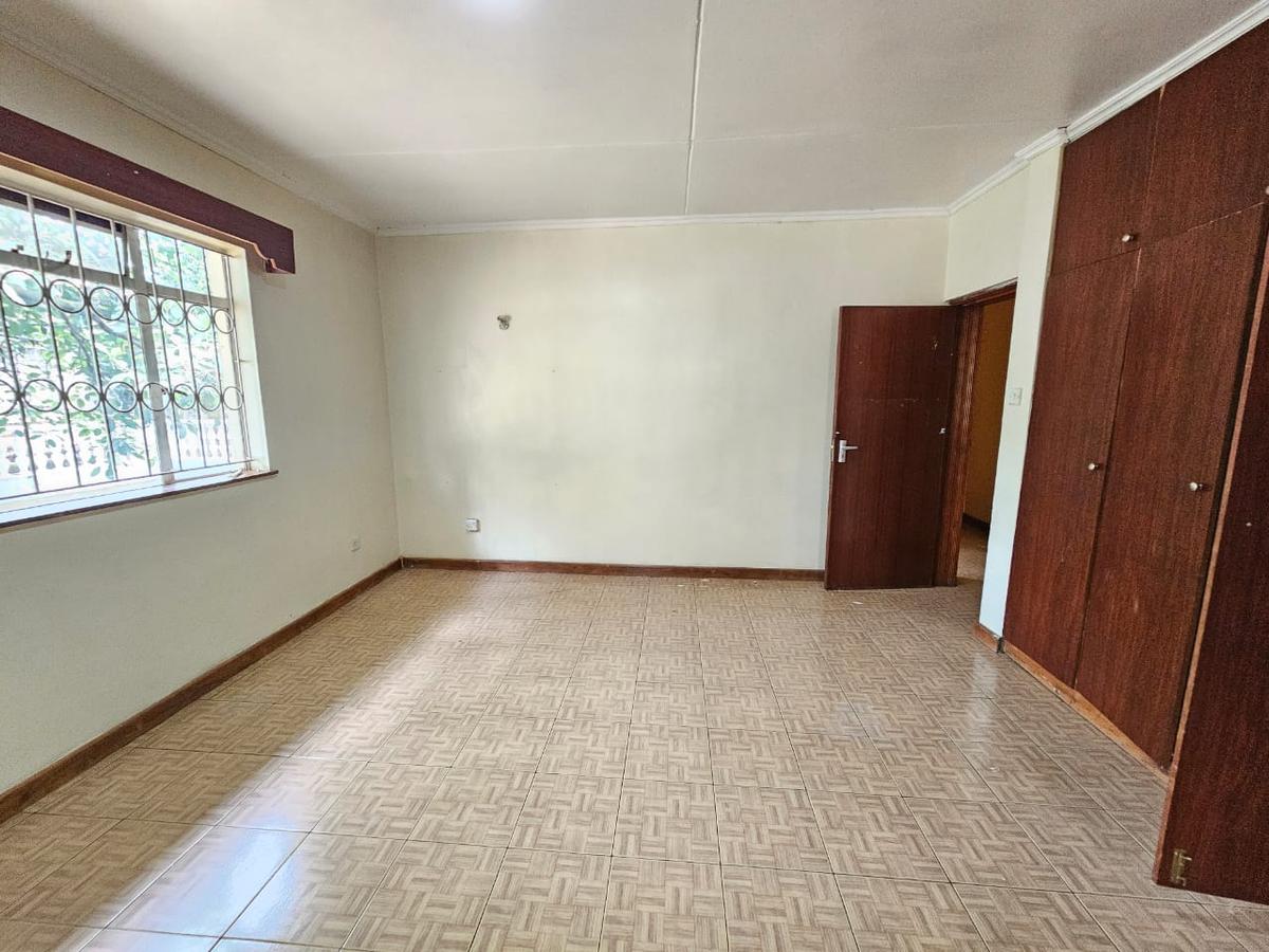 4 Bed Townhouse with En Suite in Lavington - 5