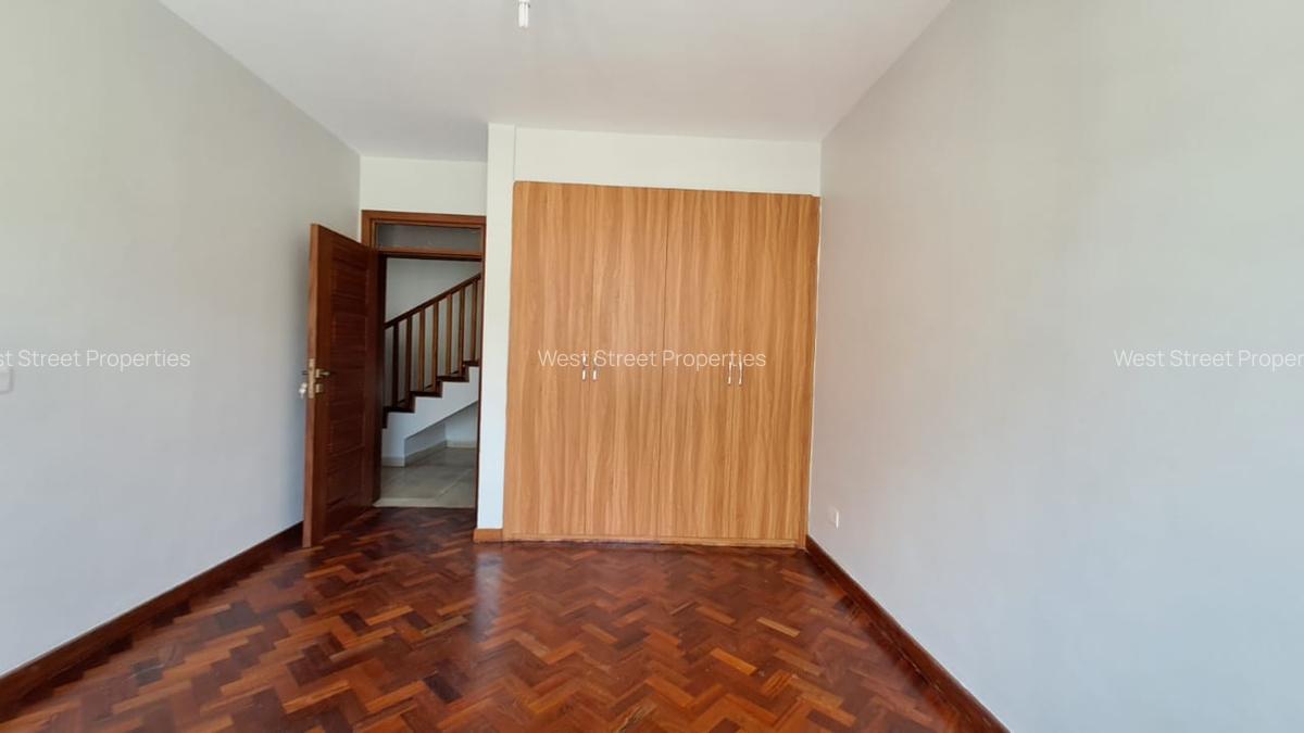 5 Bed Townhouse with En Suite at Lavington - 6