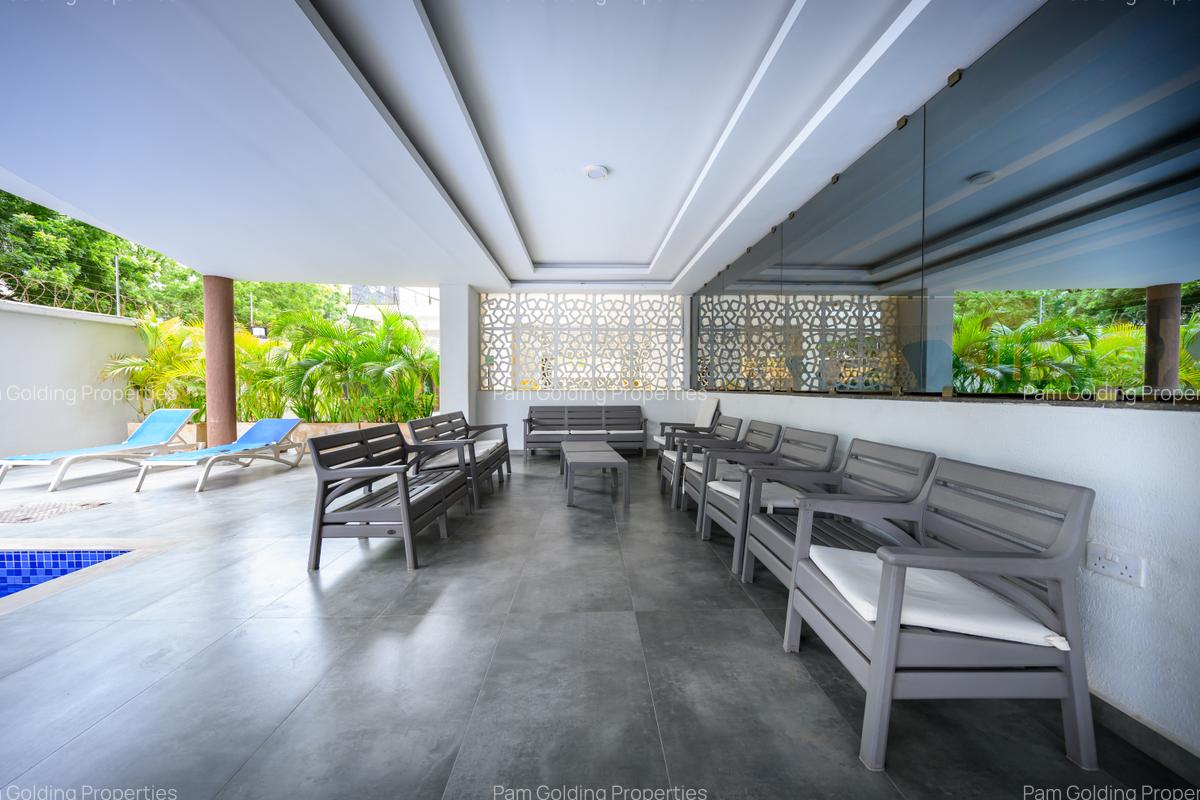 Serviced 2 Bed Apartment with En Suite at 1St Avenue - 15