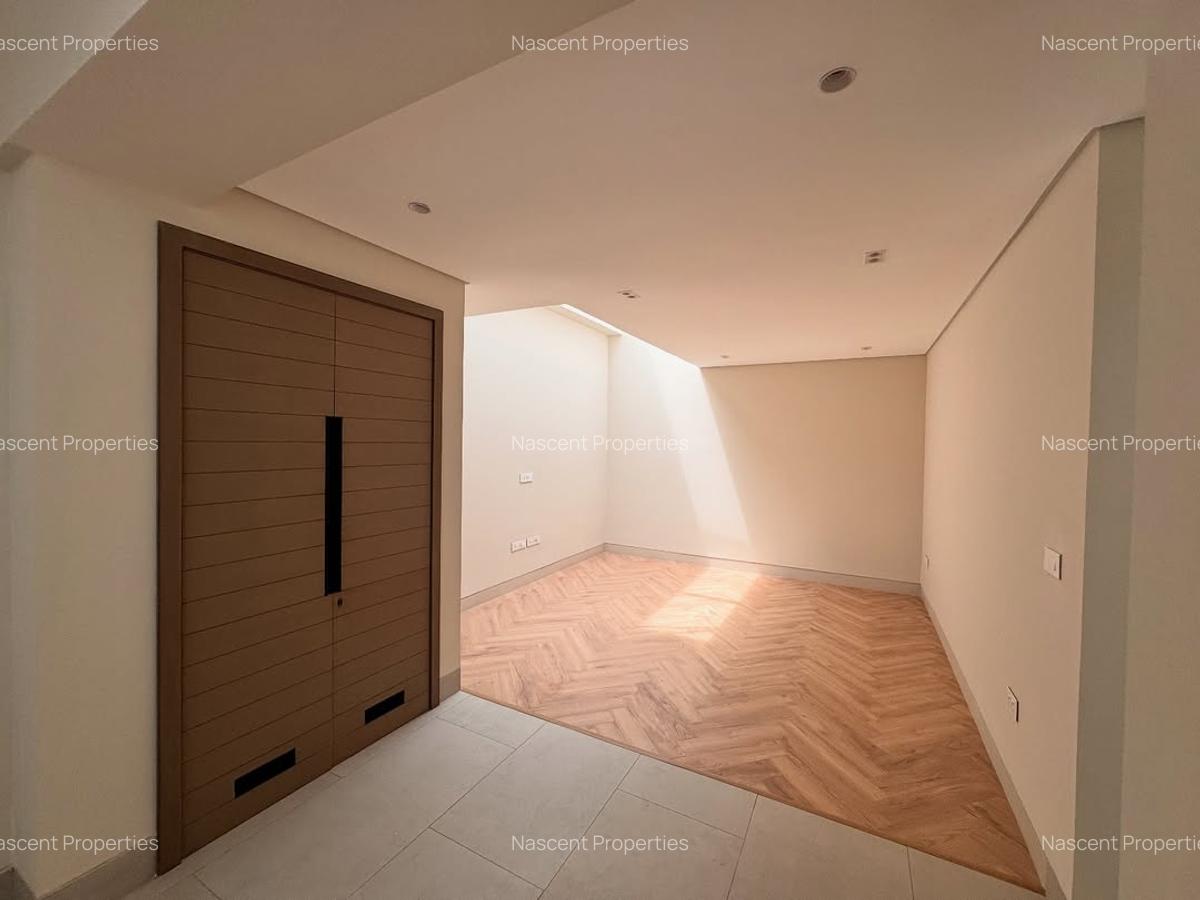 5 Bed House with En Suite in Kyuna - 9