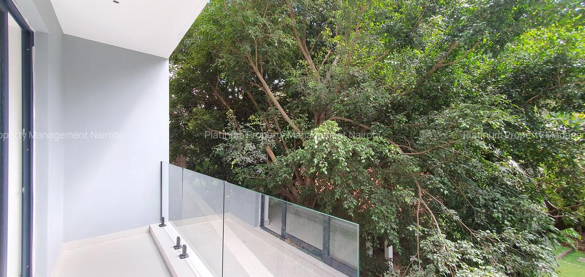 2 Bed Apartment with En Suite at Brookside - 4