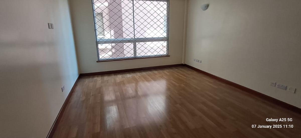 3 Bed Apartment with En Suite in Parklands - 4