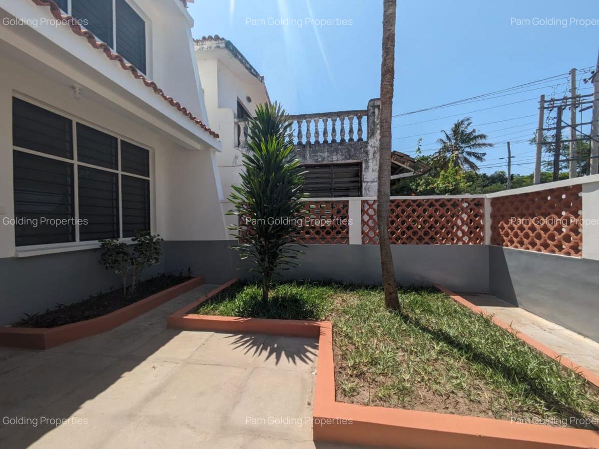 4 Bed Townhouse in Nyali Area - 1