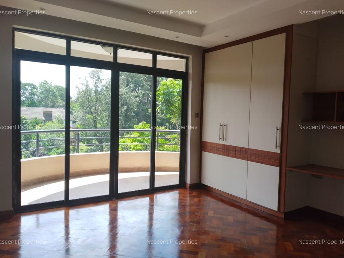 3 Bed Apartment with En Suite in Riverside - 16