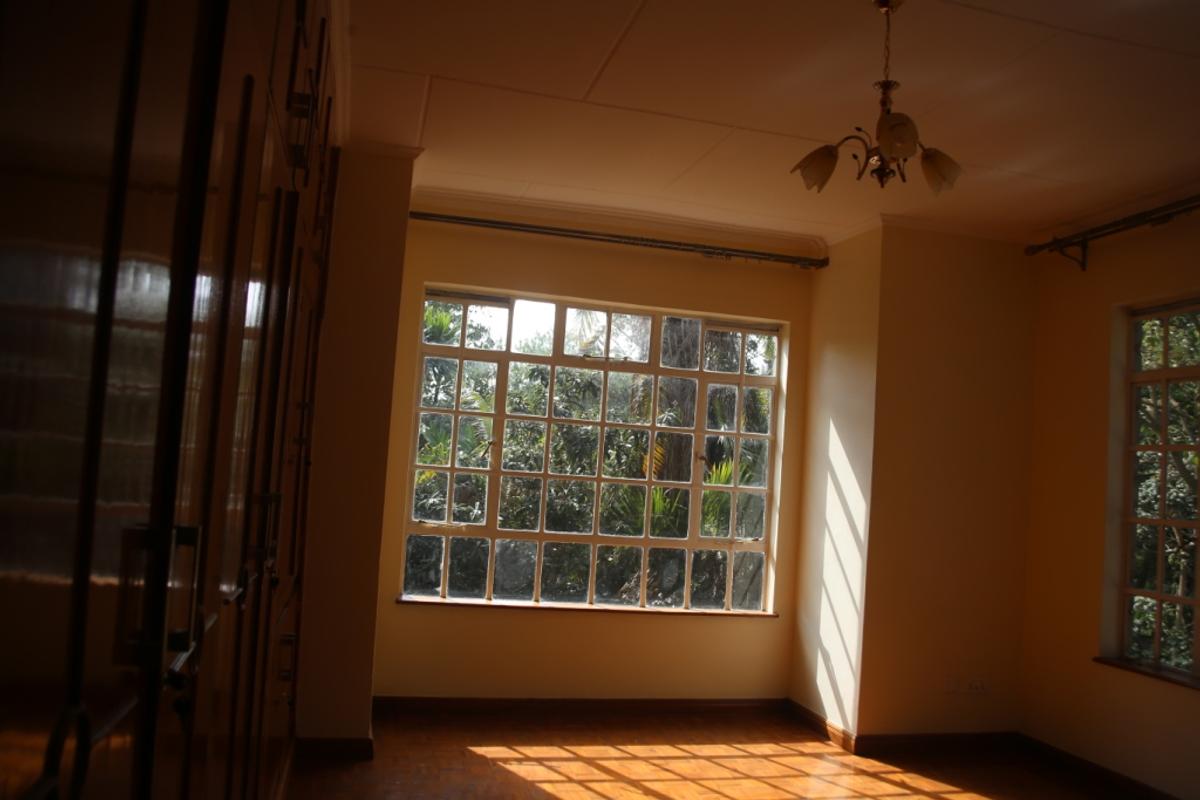 4 Bed Townhouse with En Suite in Lavington - 6