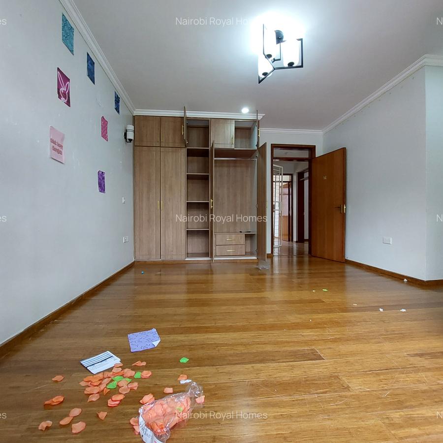 5 Bed Townhouse with En Suite at Off Convent Drive - 13