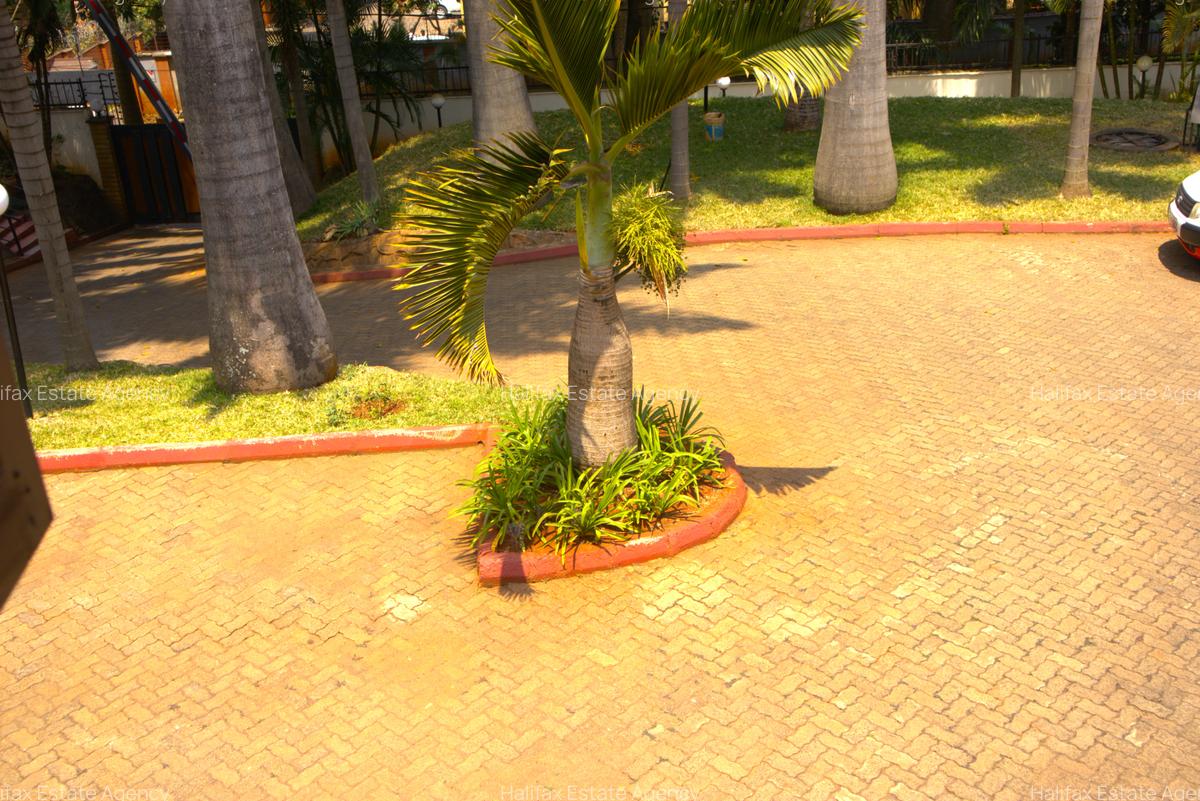 3 Bed Townhouse with En Suite in Hill View - 16