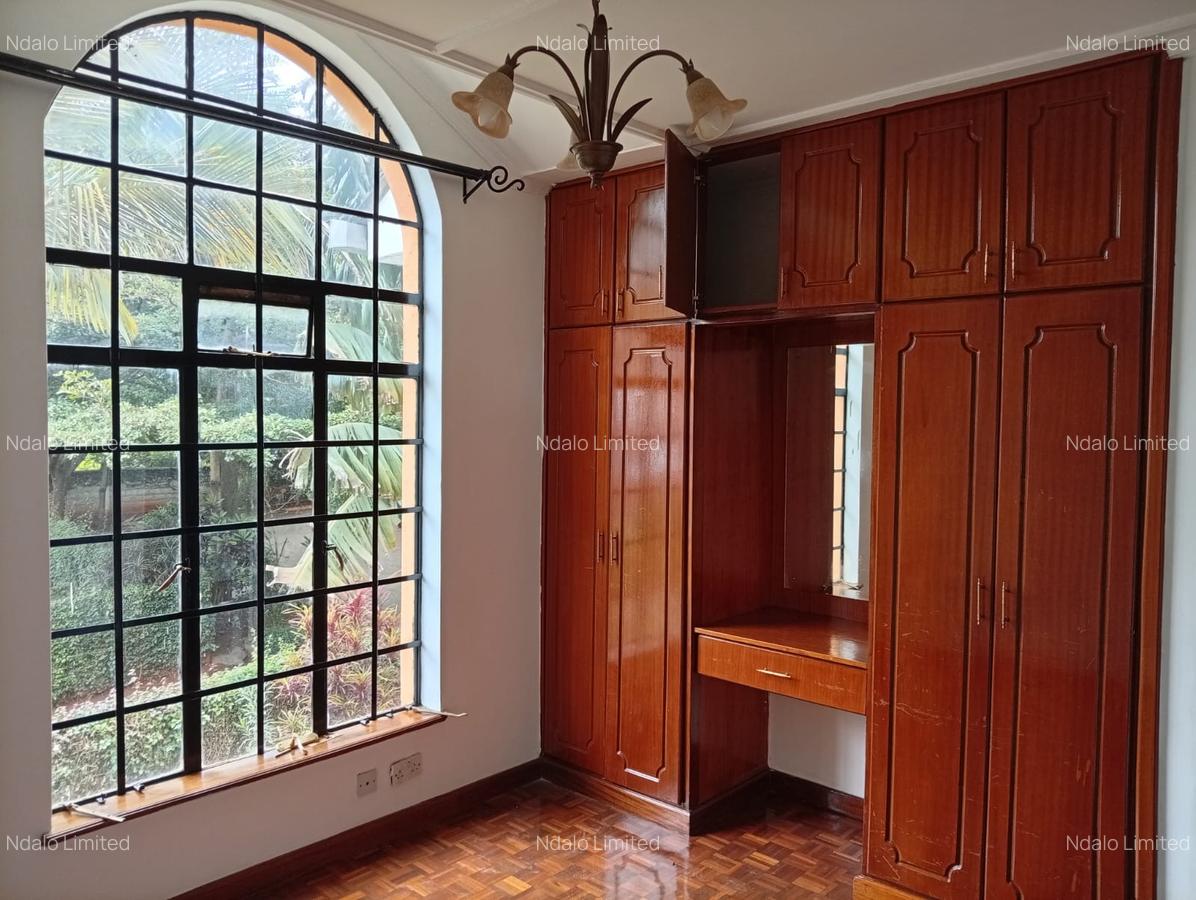 4 Bed Townhouse with En Suite at Lavington - 16