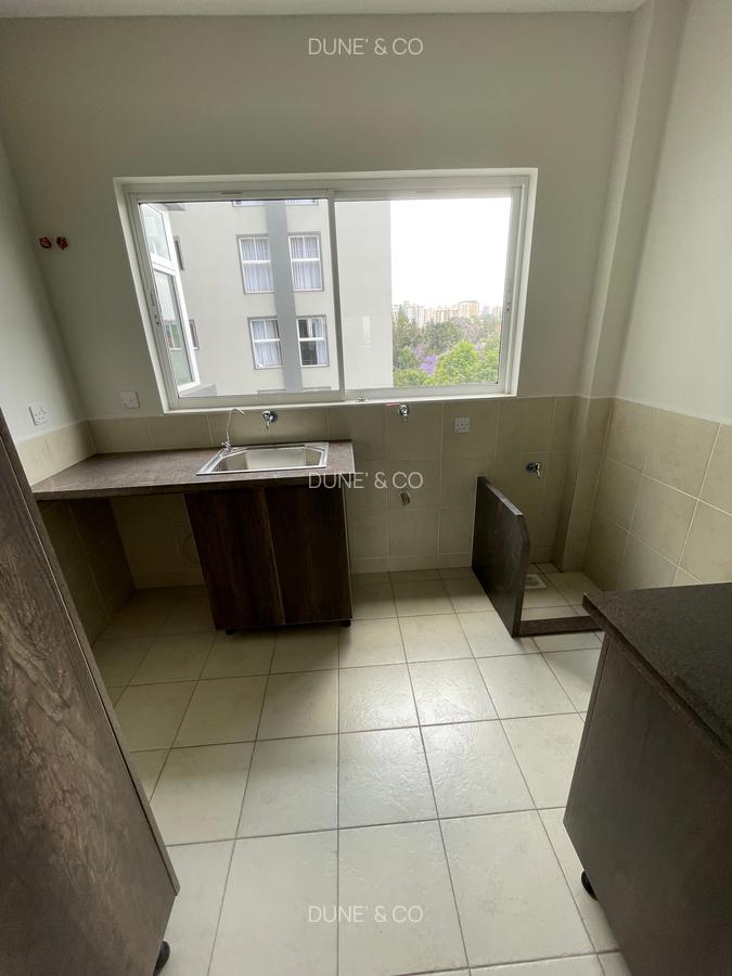 2 Bed Apartment with En Suite in Riverside - 10