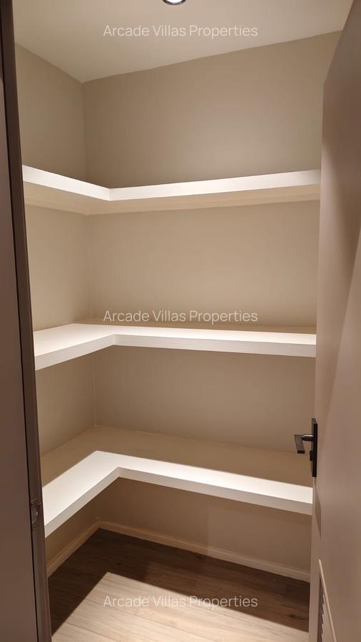 3 Bed Apartment with En Suite in Nyari - 4