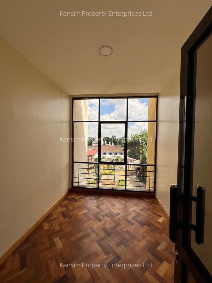 5 Bed Townhouse with En Suite in Lavington - 16