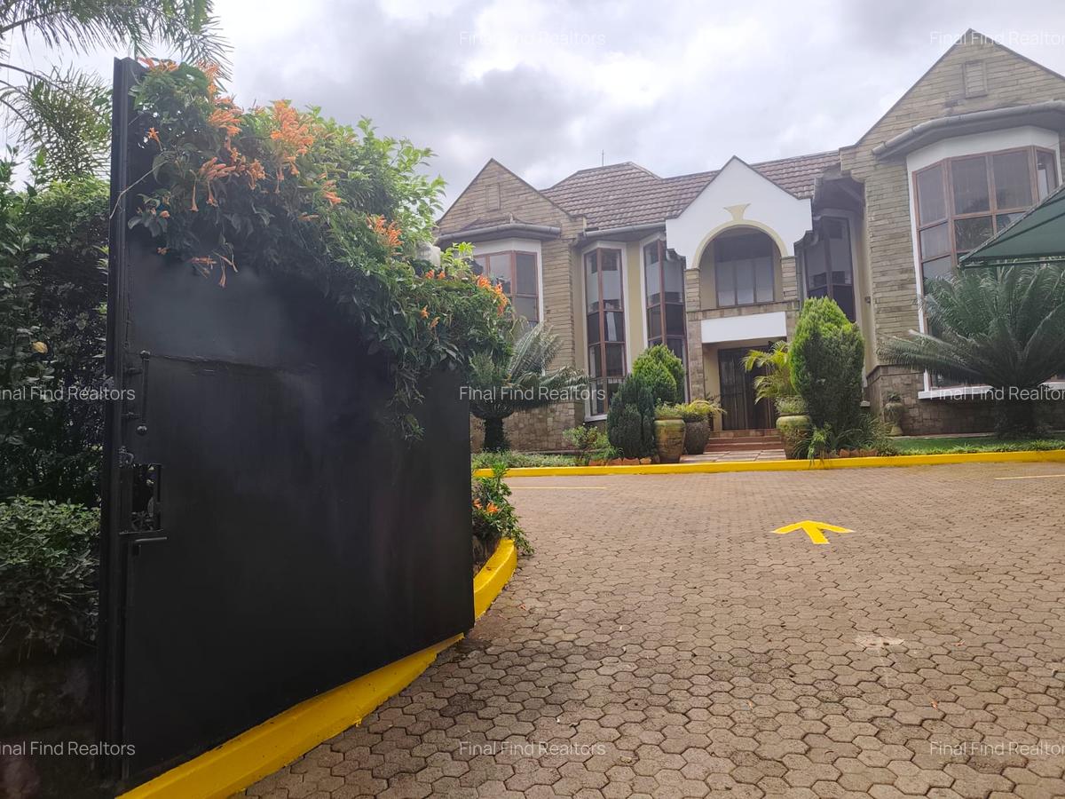 5 Bed Townhouse with Swimming Pool in Runda - 9