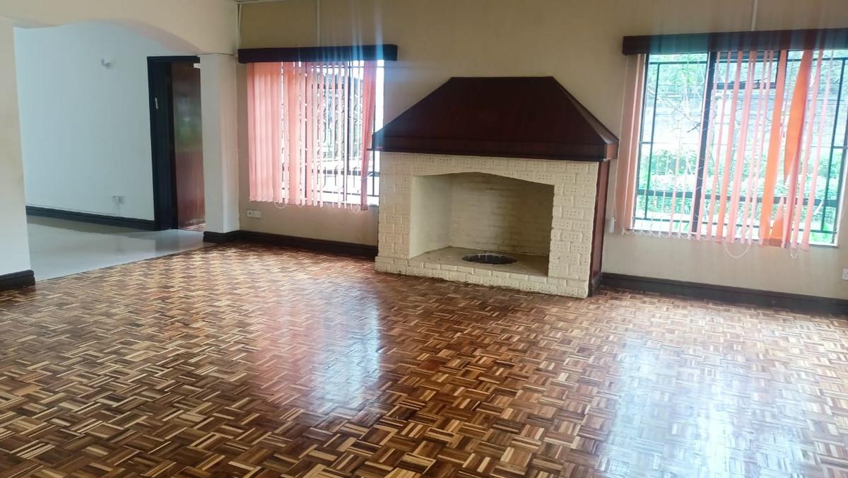 5 Bed House with En Suite in Lavington - 17