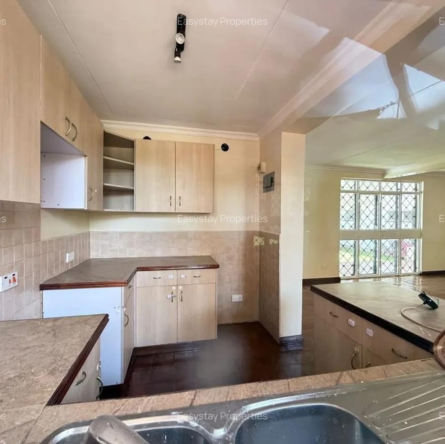 3 Bed House with En Suite in Lavington - 2