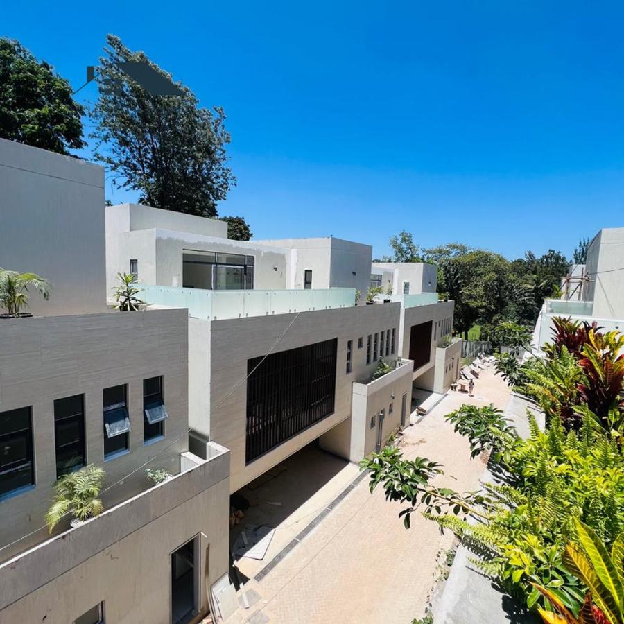 5 Bed Townhouse with En Suite at Lavington - 1