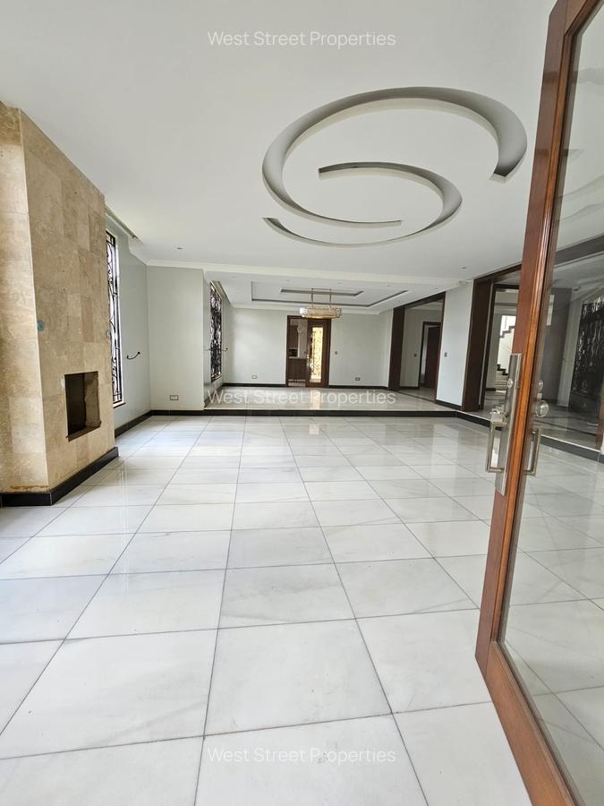 6 Bed Townhouse with En Suite at Lavington - 2
