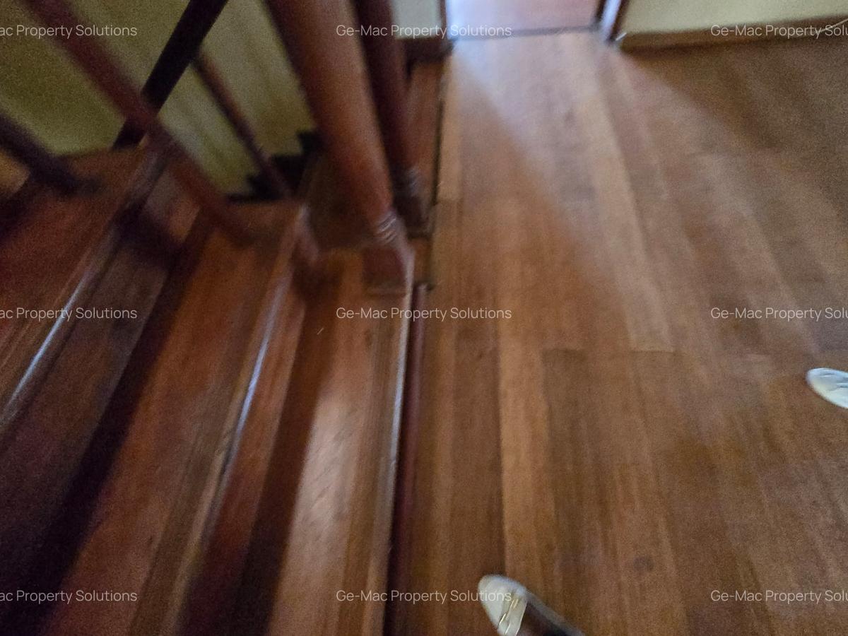 5 Bed House with En Suite in Lavington - 13