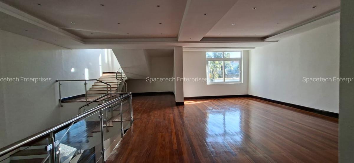 5 Bed House with En Suite in Runda - 14