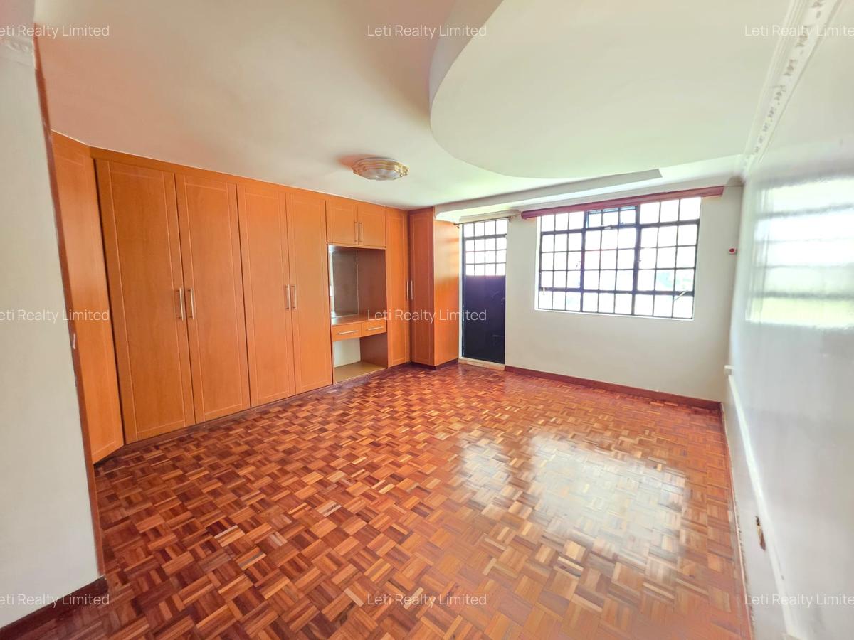 5 Bed House with En Suite in Runda - 10