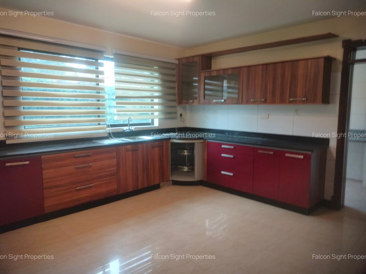 5 Bed Townhouse with Swimming Pool in Spring Valley - 2