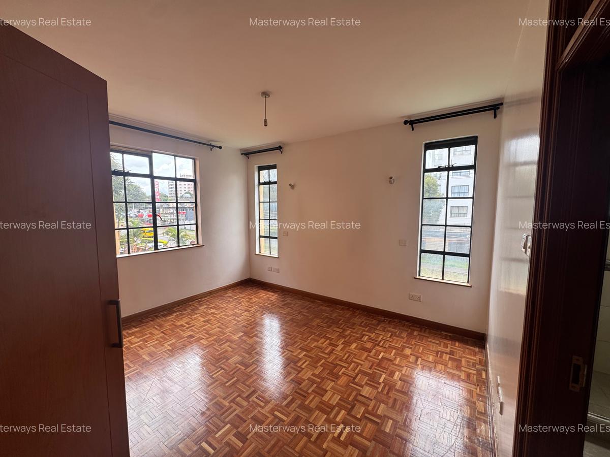 3 Bed Apartment with En Suite in Lavington - 17