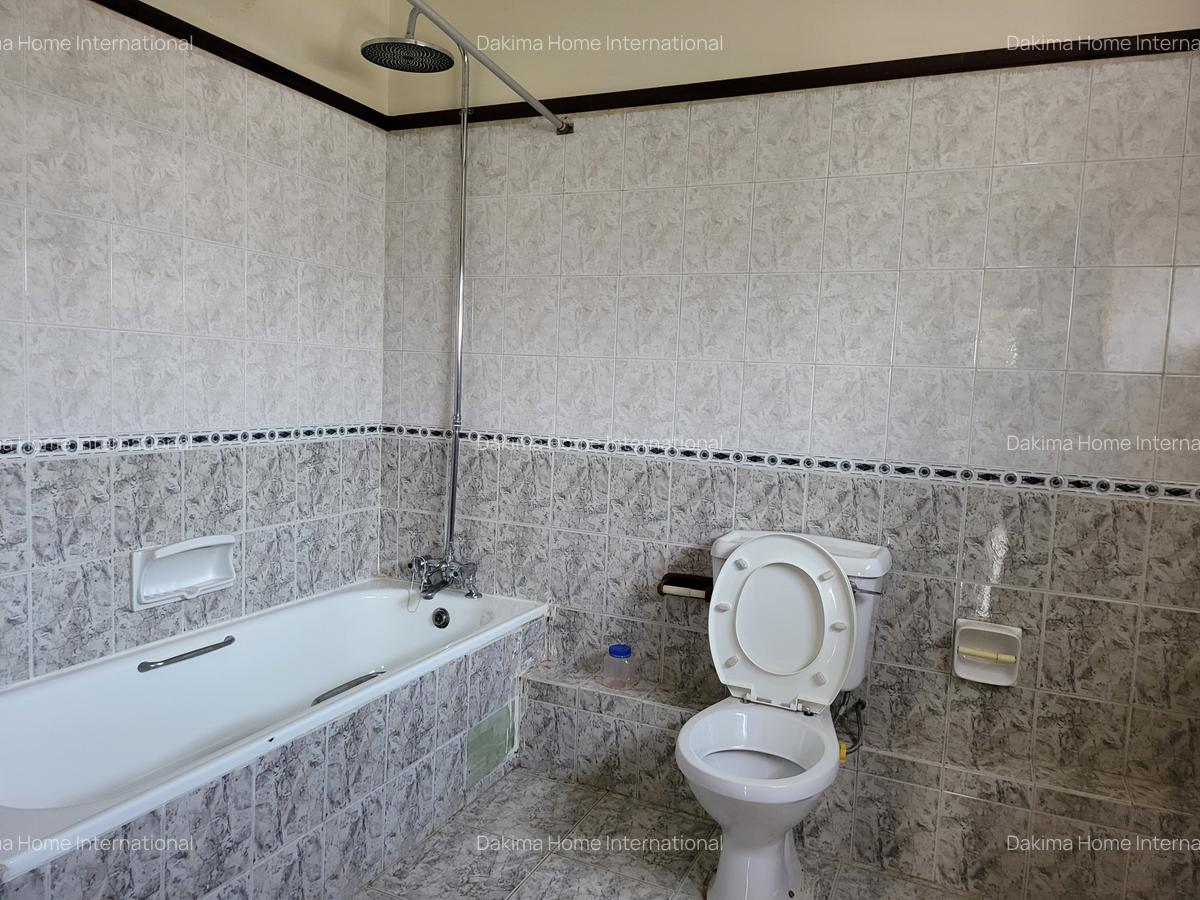 5 Bed Townhouse with En Suite in Spring Valley - 14