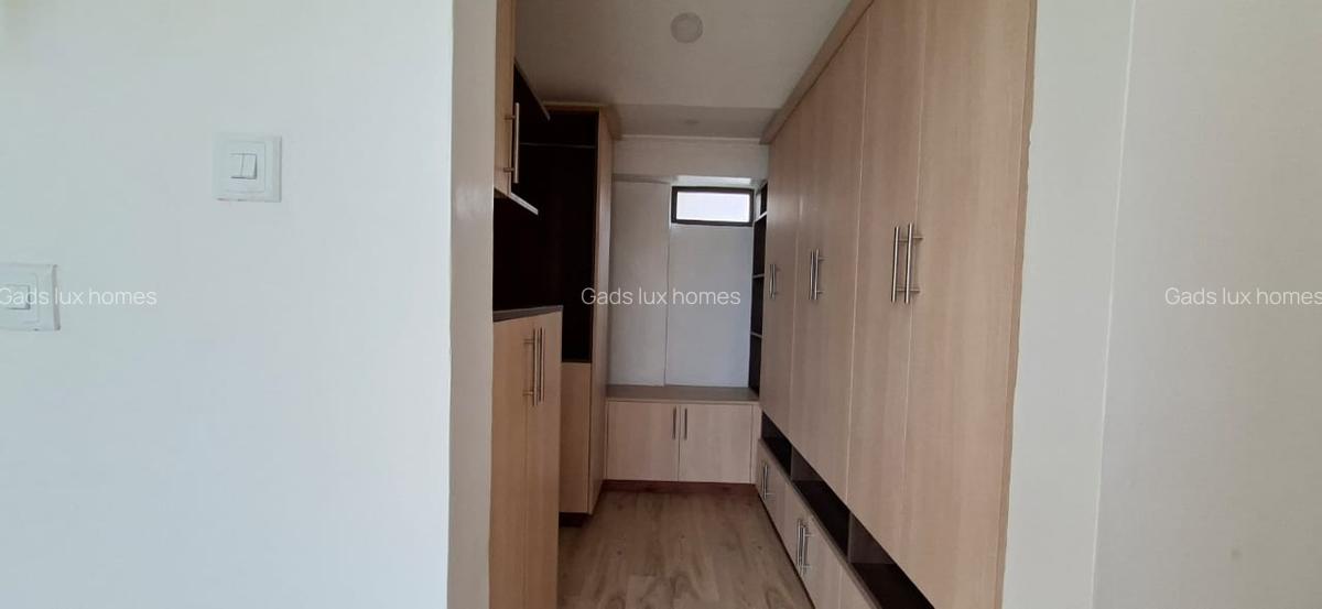 3 Bed Apartment with En Suite at Nyari - 10