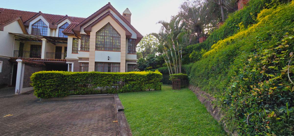 5 Bed Townhouse with En Suite at Off Convent Drive - 1