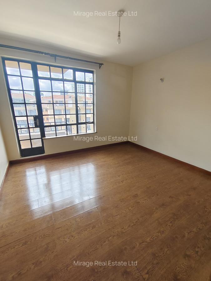 3 Bed Apartment with En Suite in Riverside - 3