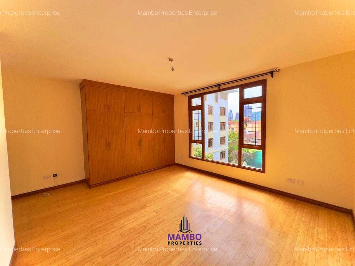 4 Bed Apartment with En Suite at Riverside Drive - 19