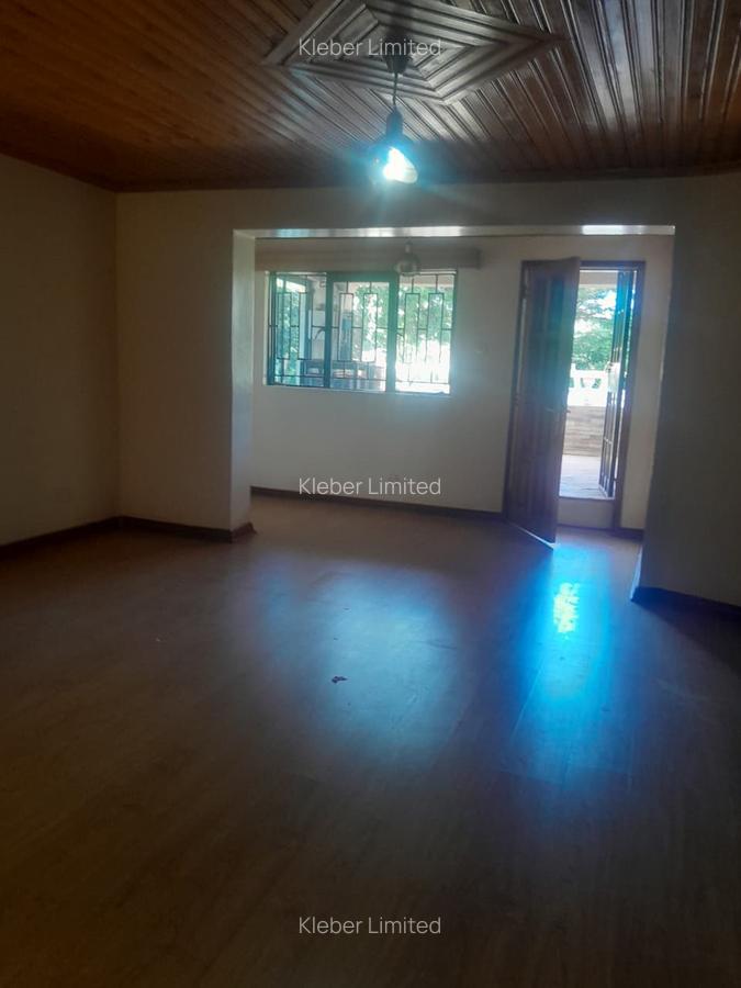 5 Bed House with En Suite in Runda - 12