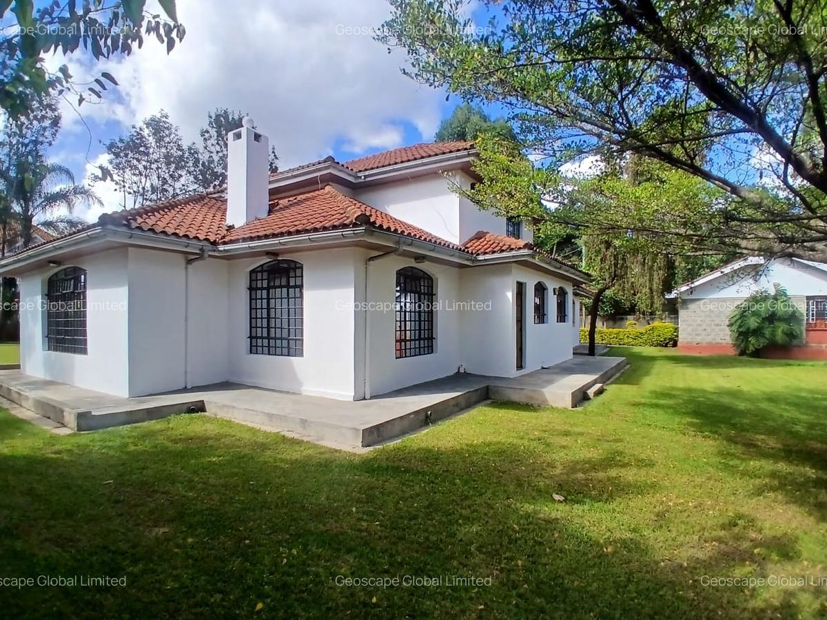 5 Bed House with En Suite in Runda - 1