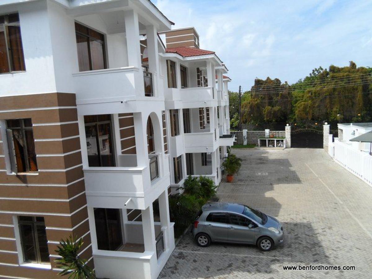 3 Bed Apartment with En Suite in Mkomani - 1