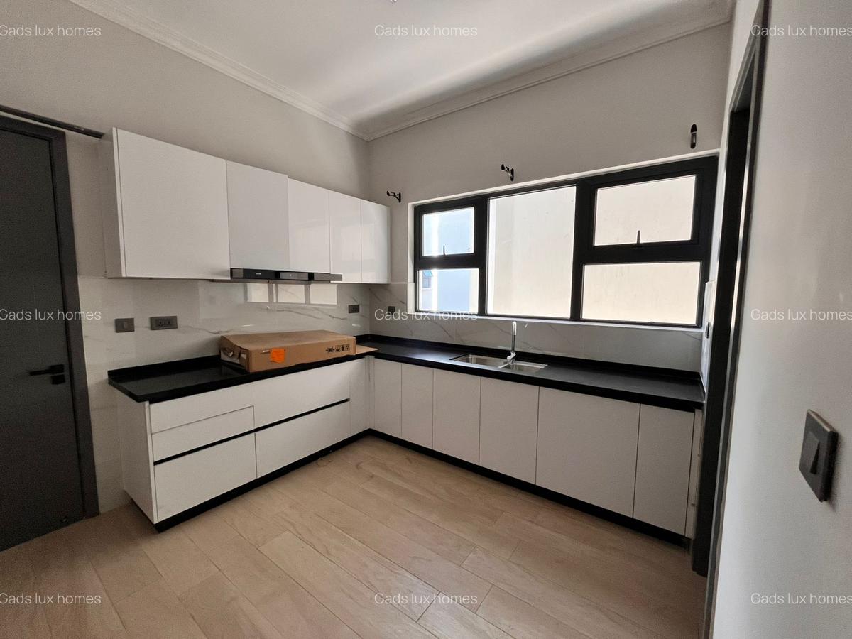 5 Bed Villa with En Suite at Lavington - 14