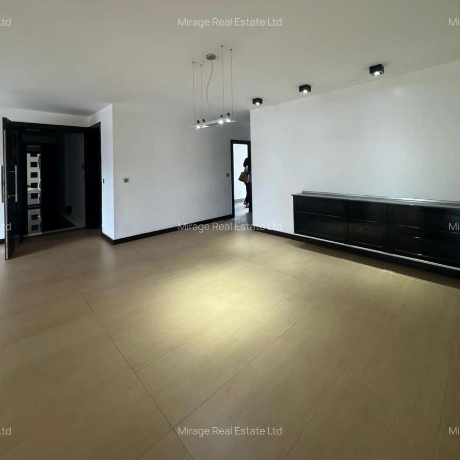 3 Bed Apartment with En Suite in Riverside - 11