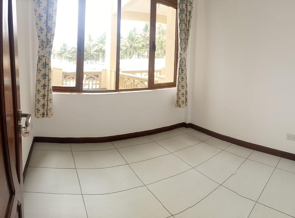 2 Bed Apartment with En Suite in Nyali Area - 3