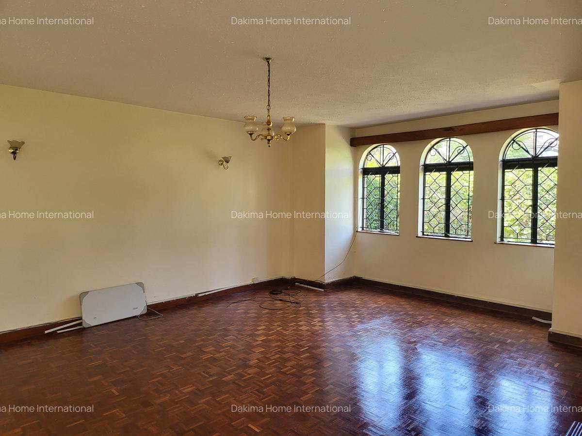 4 Bed Townhouse with En Suite in Spring Valley - 9