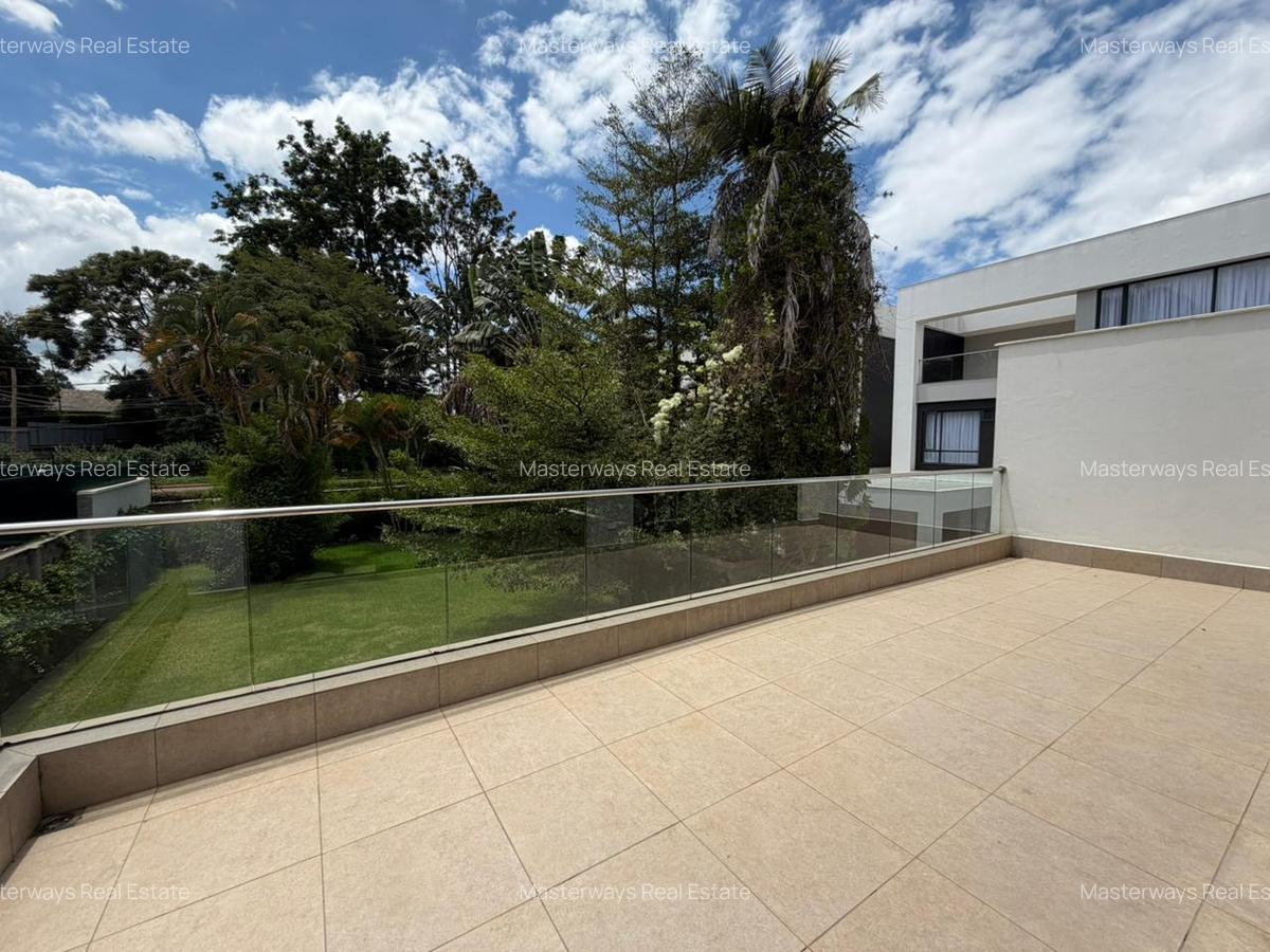 6 Bed Villa with En Suite in Kyuna - 16