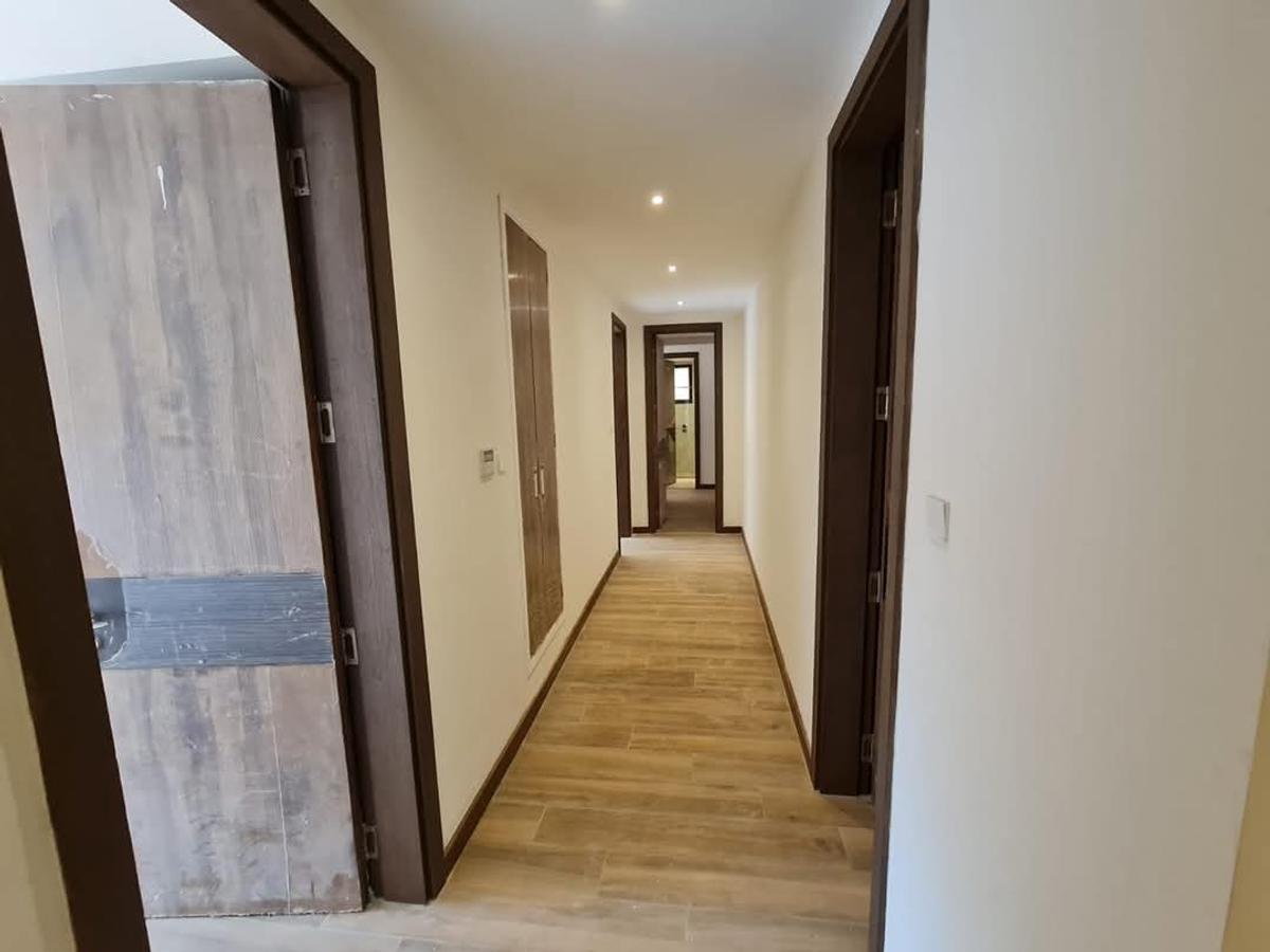 4 Bed Apartment with En Suite in Spring Valley - 3