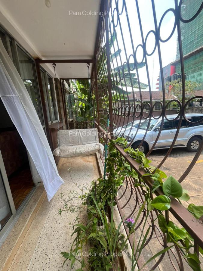 3 Bed Apartment with En Suite at Cresent Close - 10