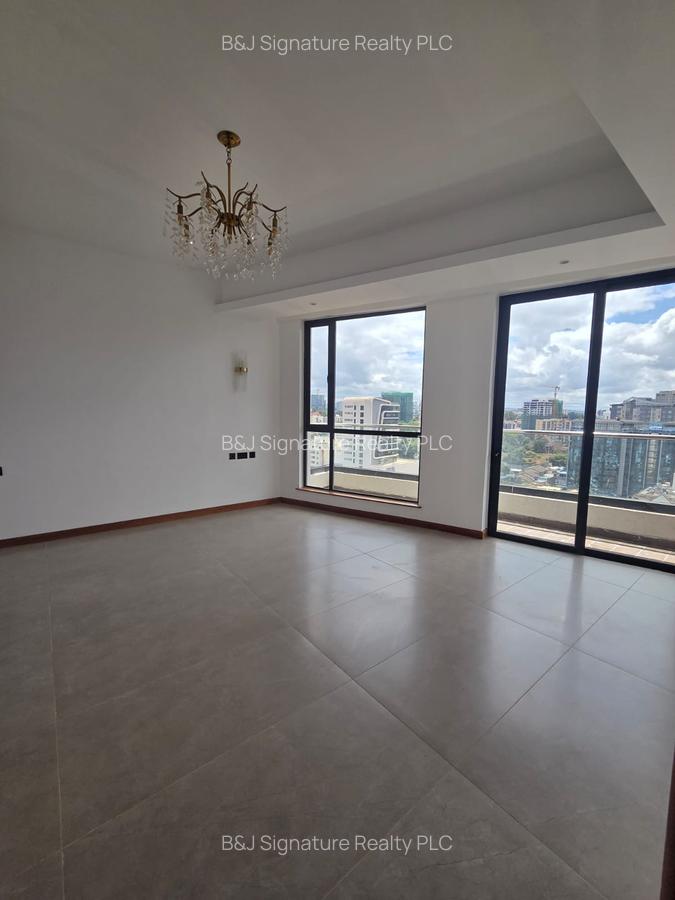 3 Bed Apartment with En Suite in Riverside - 11