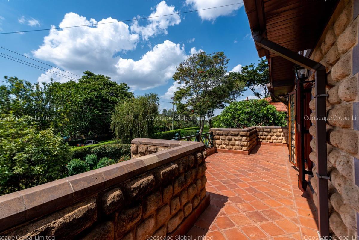 4 Bed Villa with En Suite in Ridgeways - 5
